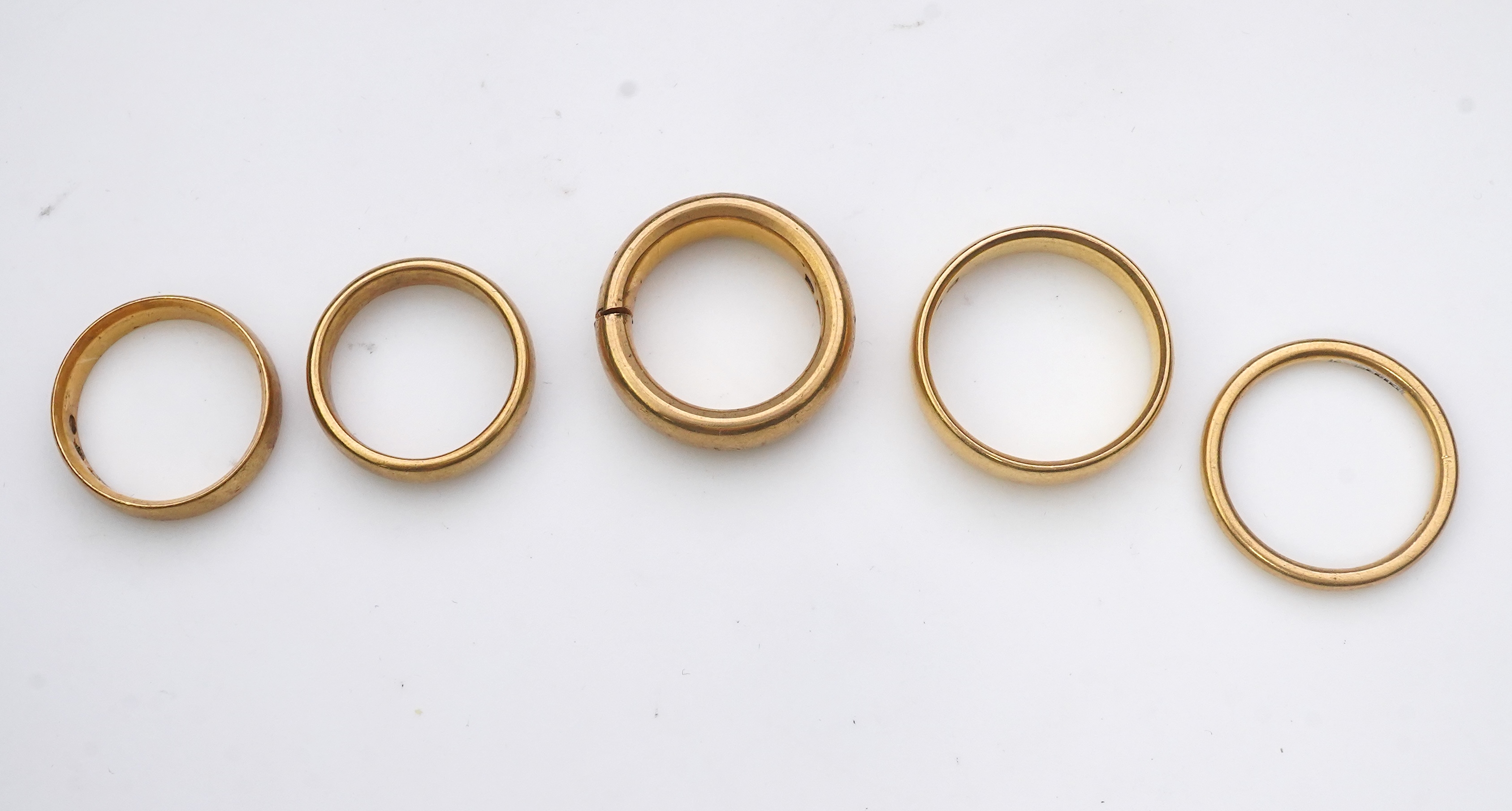 Five 22ct gold wedding bands